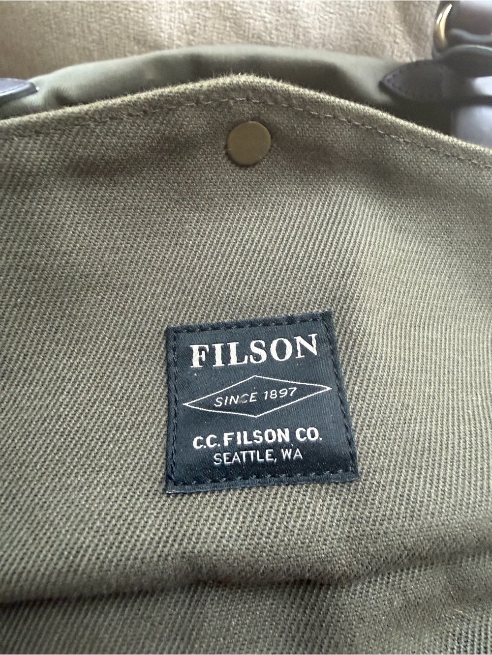 Filson Olive Green Men's Travel rolling Duffel Bag with Leather Straps - Picture 2 of 8